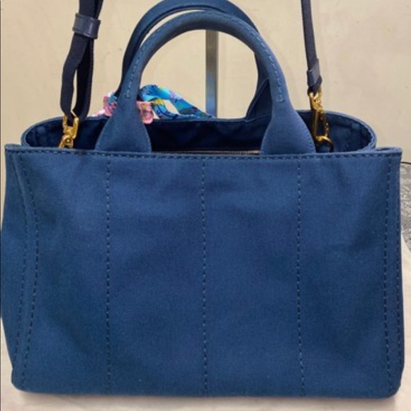 Prada Canapa - Picture 4 of 12